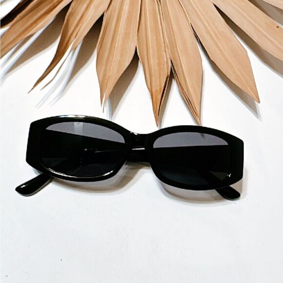 Vintage black sunglasses E14 - Picture 2 of 3